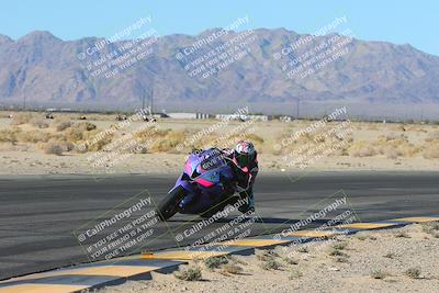 media/Jan-10-2025-CVMA Friday Practice (Fri) [[489e0da257]]/Group 4 and Trackday/Session 2 (Turn 4 Inside)/